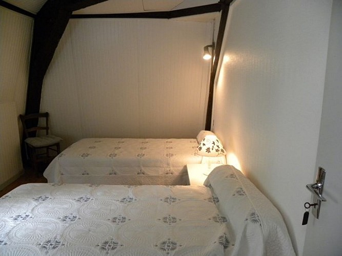 Chambre 2 lits 90 etage Les Peupliers (800x600)