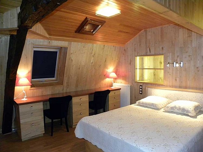 gite-vacances-noyer-chambre-parents-4