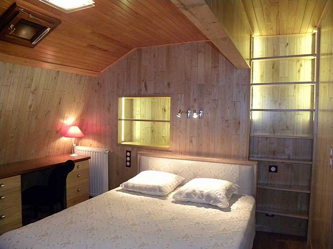 gite-vacances-noyer-chambre-parents-3