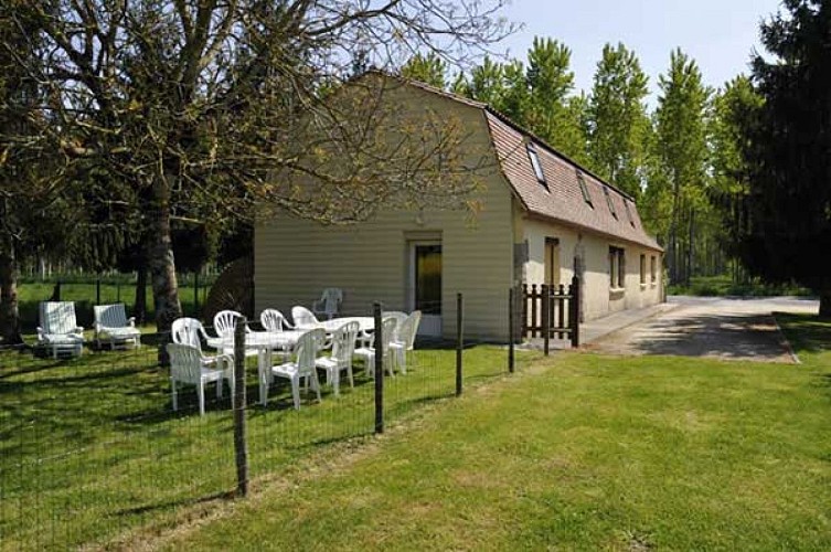 gite-vacances-noyer-exterieur
