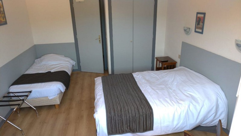 chambre-double-hotel-mont-de-marsan-le-zanchettin-40-1024x577.jpg_2