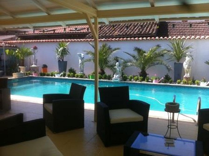 Piscine salon Le Jambon