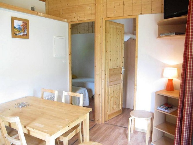 HLOAQU047FS002RW_PINDERES_HLL001A_coinrepas