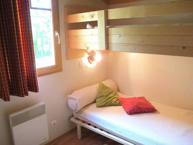 HLOAQU047FS002S1_PINDERES_HLL001C_chambre2bis