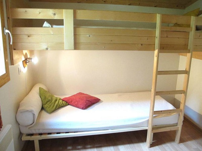 HLOAQU047FS002S1_PINDERES_HLL001C_chambre2