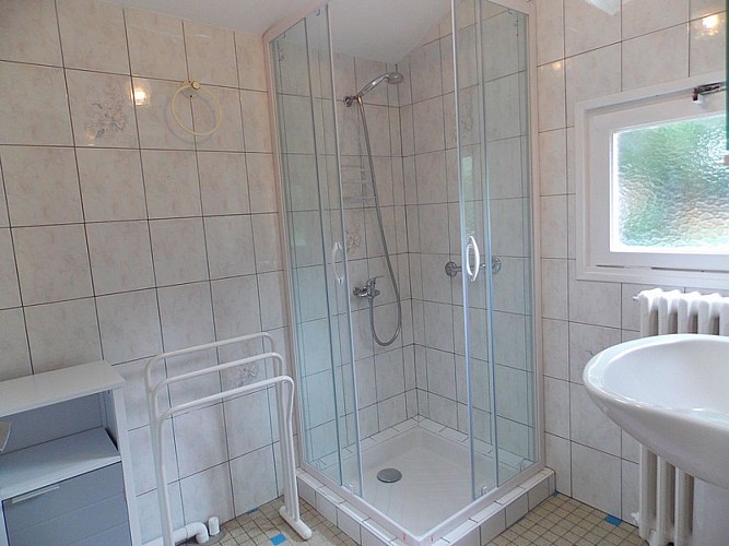 Meublé rue du Chalet  - salle d'eau