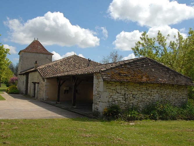 DOUZAINS-la-conciergerie---parking-couvert