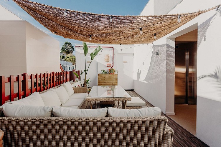 palmito-hotel-biarritz-terrasse-suite-canape-mobilier-soleil-3