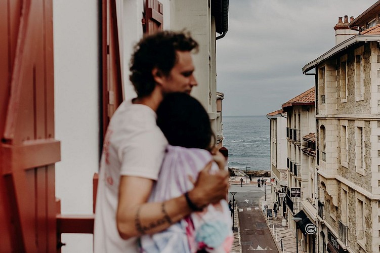 Palmito Hôtel - Biarritz - couple chambre vue ocean