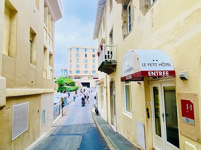 Le Petit Hôtel - Biarritz - devanture 3