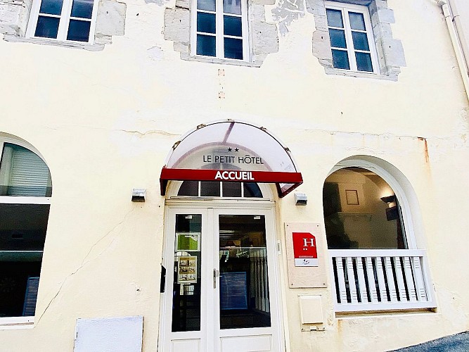 Le Petit Hôtel - Biarritz - devanture 2