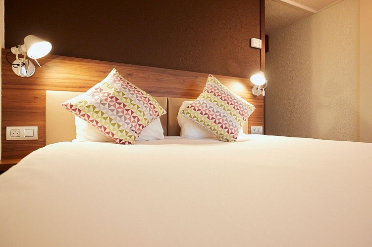 Campanile-Pau-chambre-double-coussins