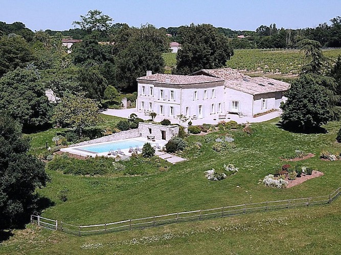 c-maison-piscine-parc