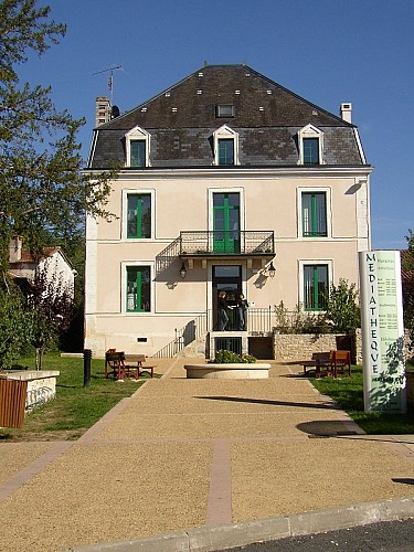 Médiathèque Champagnac entrée