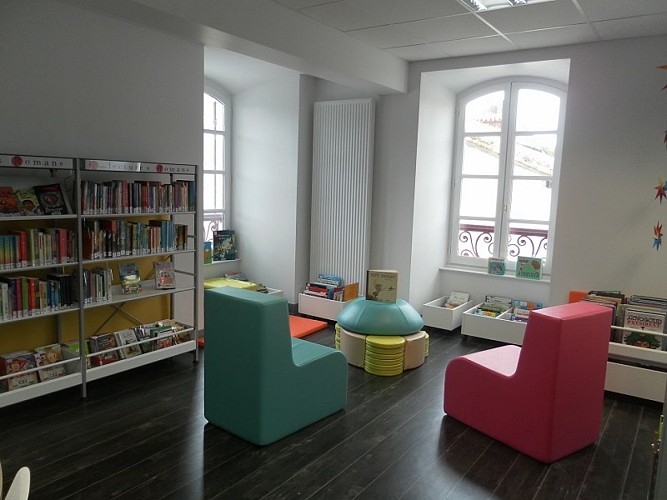 Médiathèque Bourdeilles coin enfants