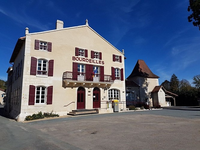 Médiathèque Bourdeilles extérieur