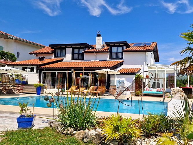 Domaine-de-Millox-TS2026-piscine01