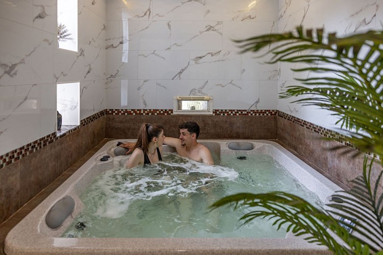Ô-Délices-de-la-Monnerie-bourgnac-jaccuzi-vallee-isle-tourisme-2025