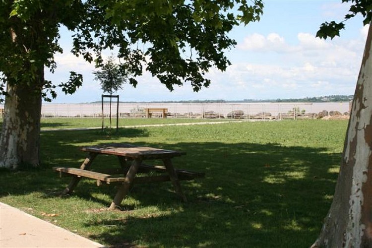 Port de Lamarque (embarcadère du bac)