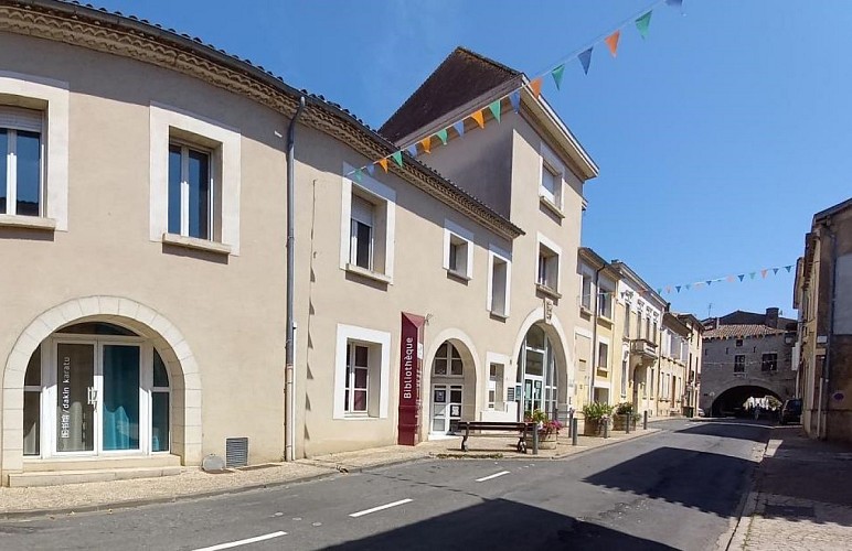 façade_porte - Bibliothèque municipale Suzanne CHAUMET