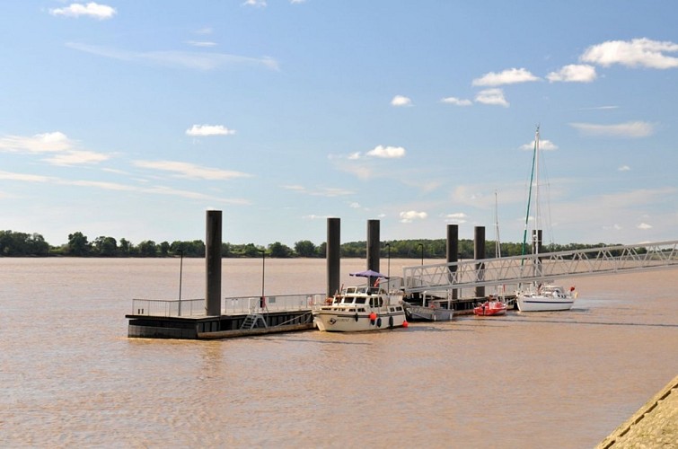 halte-nautiqe-de-blaye-estuaire-gironde-800x600----Guillaume-Chaboz