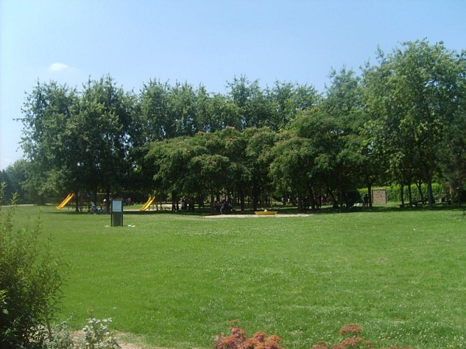 Aire de pique-nique de la base nautique de Fontet