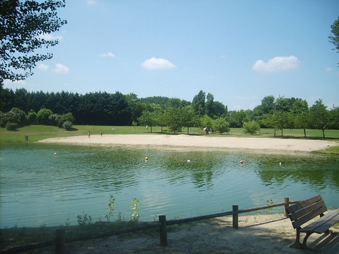 Aire de pique-nique de la base nautique de Fontet