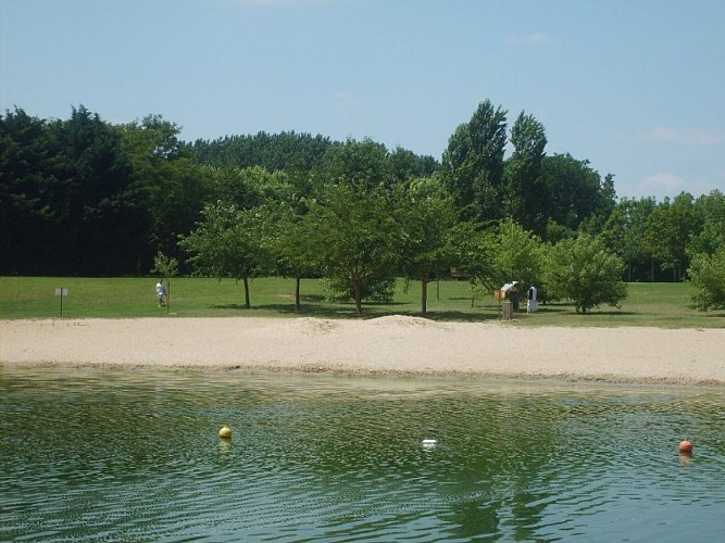 Aire de pique-nique de la base nautique de Fontet