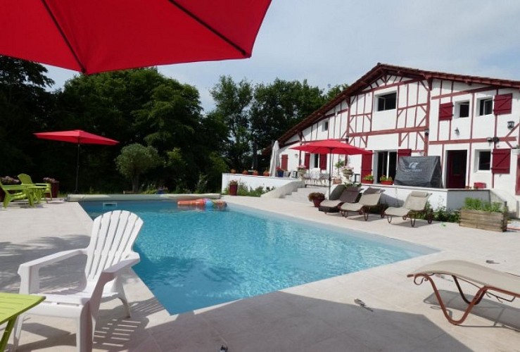 Chambres d'hôtes la Barthe - piscine chauffée terrasse