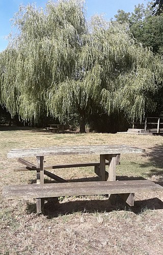 Aire-pique-nique-Pont-de-la-Brede