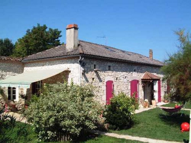 HLOAQU047FS0020H_CHC072_ExterieurMaisonJardin