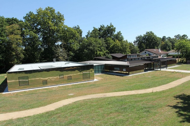 Mediathèque Louise Michel