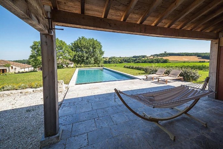 HLOAQU047V5025XV_REFCDT037_piscinecommune