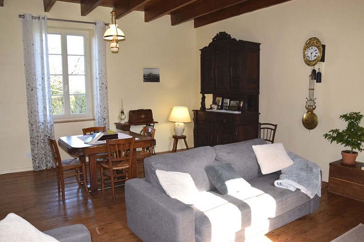 HLOAQU047V50AW7J--grande9