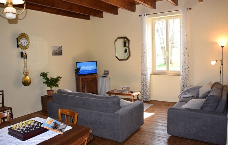 HLOAQU047V50AW7J--grande7