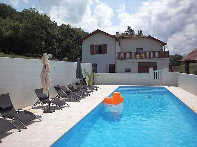 Maison Subiatia-piscine bis-St Jean le Vieux