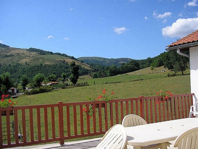 Maison Subiatia-vue terrasse-St Jean le Vieux