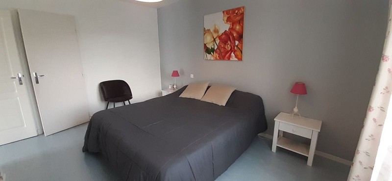 Maison Zuriatia_ESPONDE_chambre grise_05