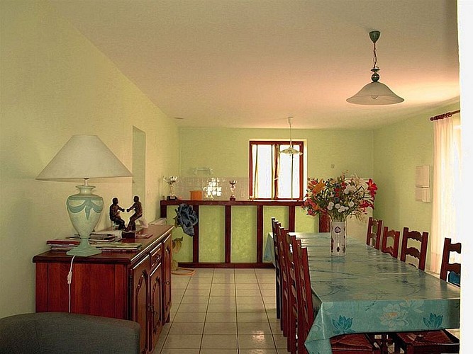 Maison Subiatia-salle pdj-St Jean le Vieux