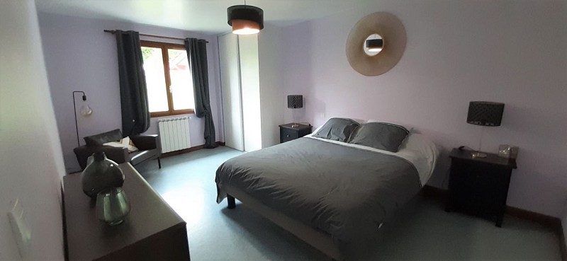 Maison Zuriatia_ESPONDE_chambre mauve