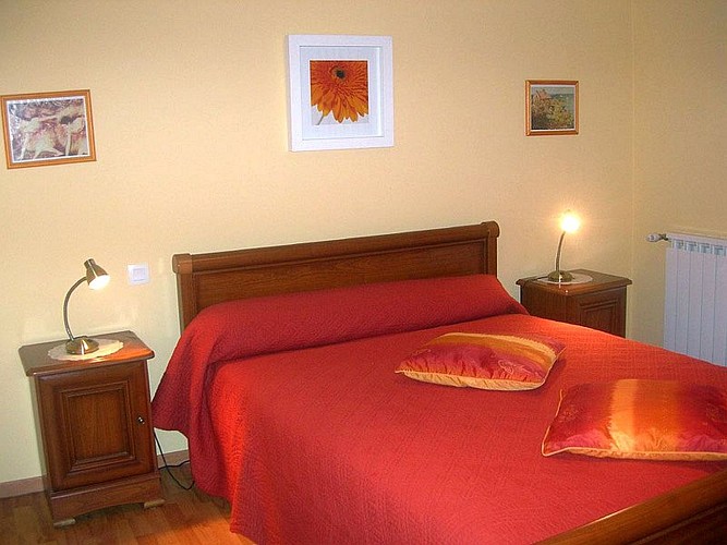 Maison Harria-chambre rouge saumon-St Jean Pied de Port