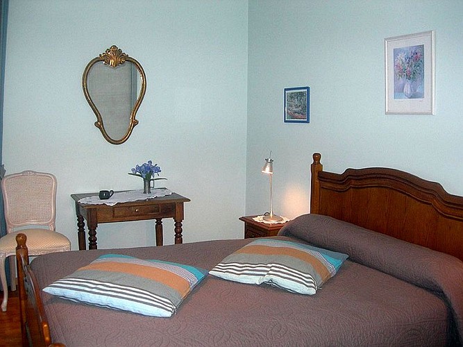 Maison Harria-chambre taupe bleu-St Jean Pied de Port