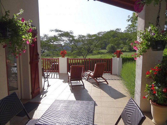 Maison Harria-terrasse et vuej-St Jean Pied de Port©GDF