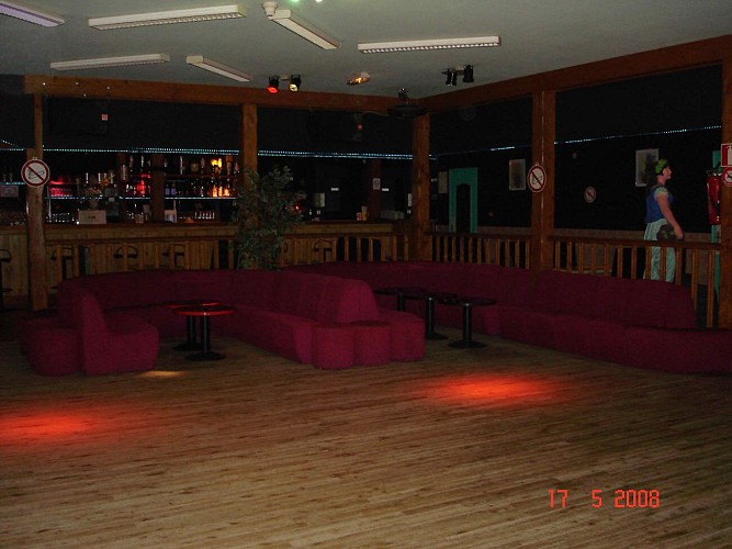 andalouvilleneuvededuras2011Salle de danse02