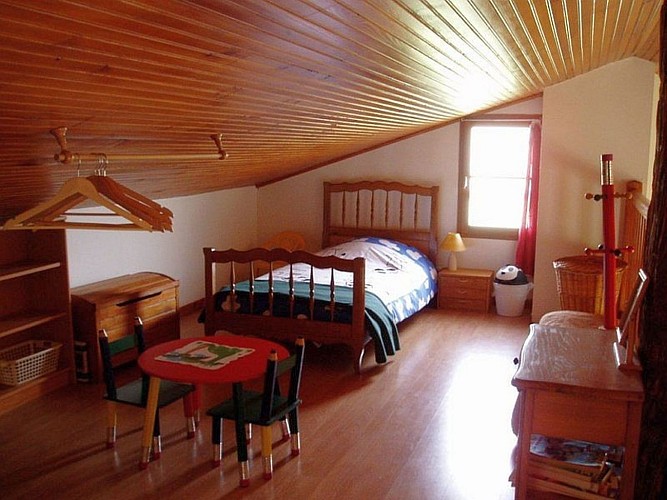 Maisonnette-camino-lit-mezzanine-st jean le vieux