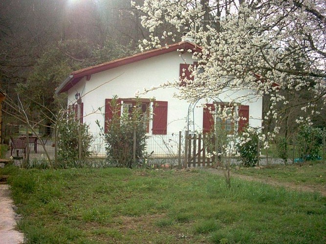 Maisonnette-camino-entrée-st jean le vieux