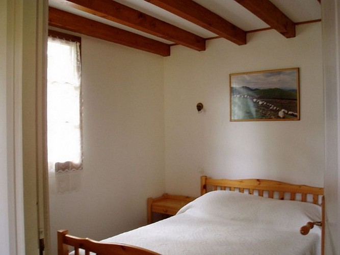 Maisonnette-camino-chambre-double-st jean le vieux