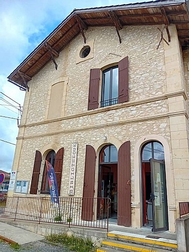 Bibliothèque Villereal 1