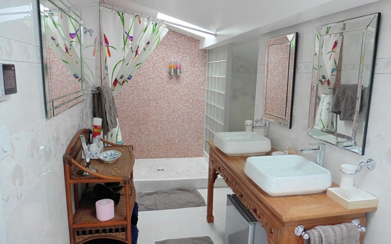 Villa-Erresinolettean-Ciboure-chambre-Hortensia-04-1440x900-2