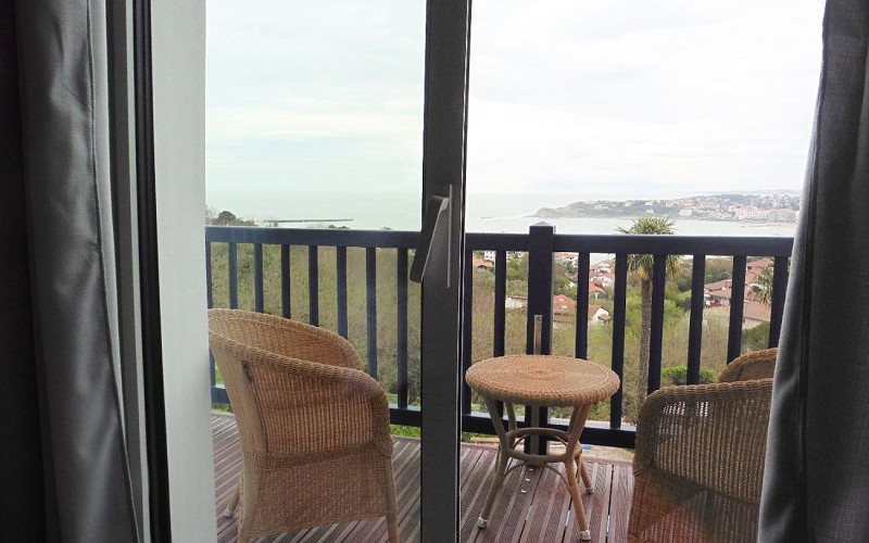 Villa-Erresinolettean-Ciboure-chambre-Hortensia-09-1440x900-2